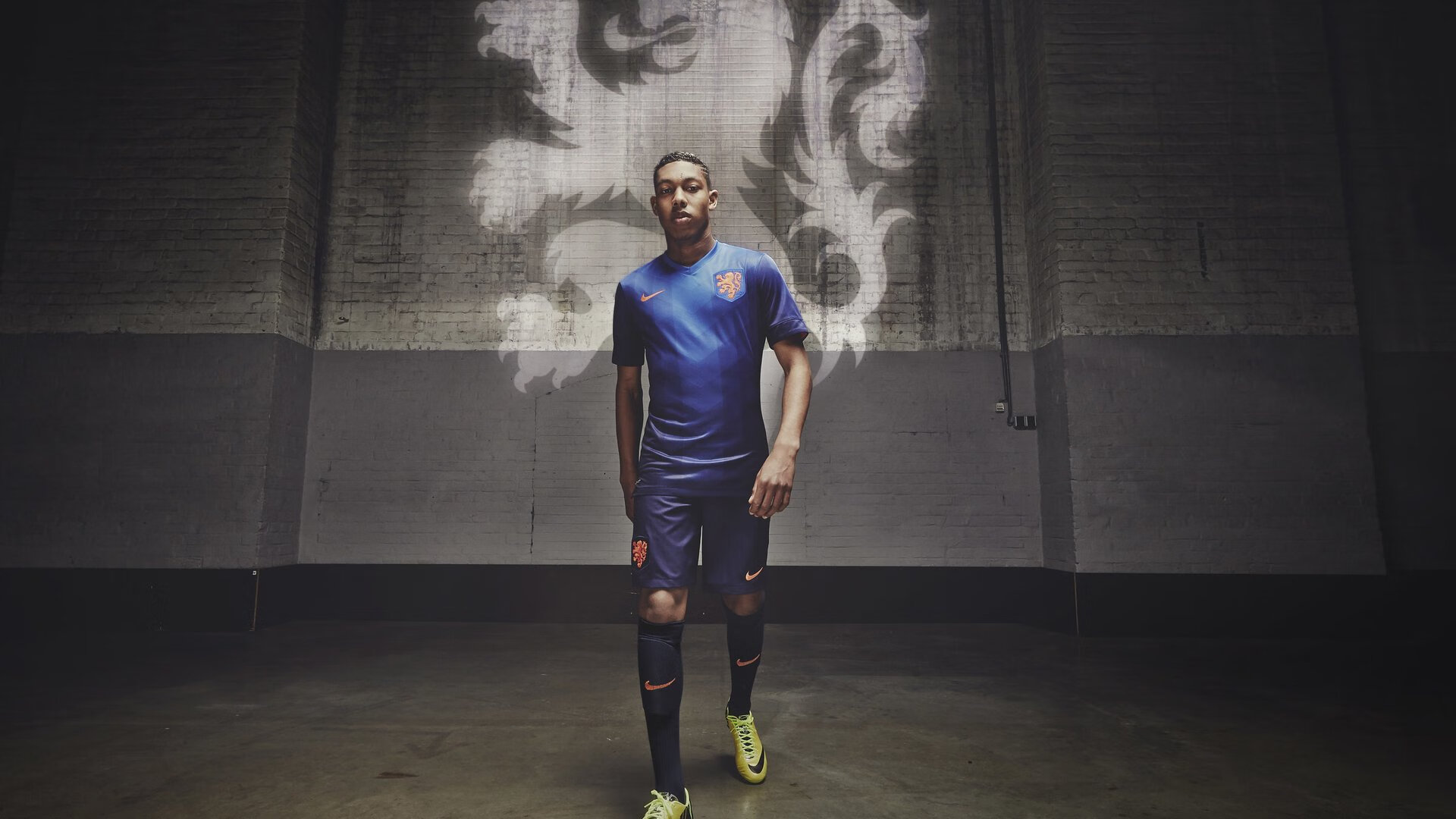 中国男足世预赛主场2比0击败科威特 武磊延续良好状态梅开二度，中国男足世界杯预赛